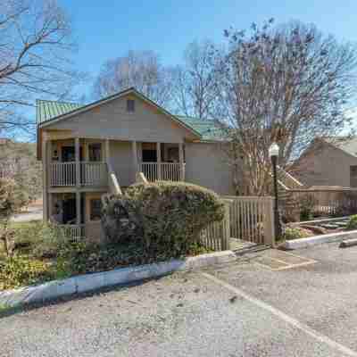 Studio Villa in Lake Lure with Rumbling Bald Resort Amenities Hotel Exterior