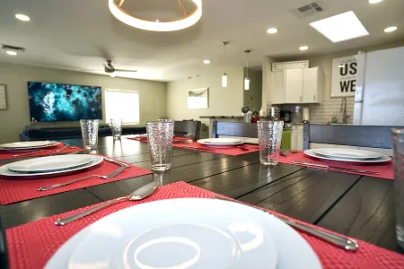 Private Villa & Enclosed Hot Tub Room • Boat & RV Parking • Near Lake & Bridge