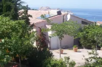 Air-Conditioned T1 Apartment for 2 People, Terrace with Sea View, Garden & Parking