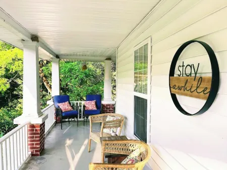 Trail's Bend Farmhouse-Bike,Hike,Float,Sip Отели в г. Вашингтон