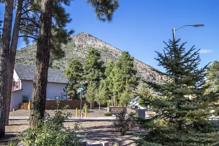 Comfy and Convenient Home Waiting For You!