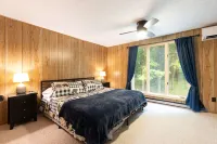 Getaway Chalet-Spacious Beautiful Retreat- Laurel Highlands-Secluded Backyard!