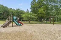 Cozy 4Bd Chalet in Branson w/ Pool, Lake, Golf, and Activities!