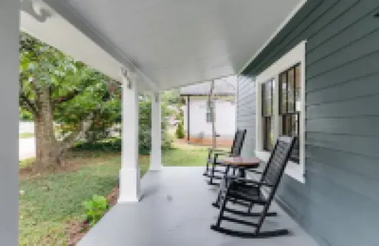 Ella 1862- Charming 1862 home in historic downtown. Close to Adamson Square.