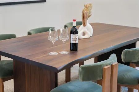 One Block to Restaurants/Brewery/Beach; 8 Min to Skiing. Modern Mountain Luxury. Отели рядом с достопримечательностью «Государственная зона отдыха Кингс Бич»