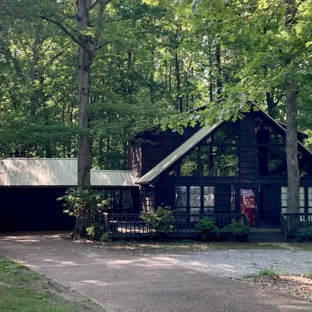 Blade Bay - Beautiful Remodeled cabin, close to everything, pet friendly!