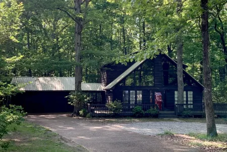 Blade Bay - Beautiful Remodeled cabin, close to everything, pet friendly! Отели в г. Хардин