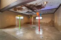 Luxury Lodge for 18, next to SDC, lake views, Indoor/Outdoor pools & splash pads