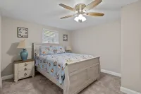 Remodeled Lake Front Pool Home! Sleeps 13! Bring dogs and kids!