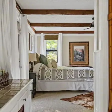 "4 Sons"-Family Friendly Escape Steps to the Lake