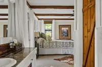 "4 Sons"-Family Friendly Escape Steps to the Lake