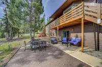 6 Bedroom Cabin w/Galactic Lake View, Hot Tub, WiFi, Family Adventures and MORE!