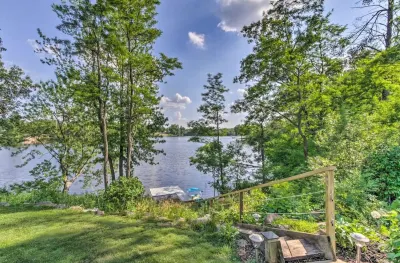 The Great Outdoors: Pet-Friendly Lake House