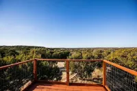 "Cardinal" Cabin in 2 Acre Boutique Tiny Home Resort w Pool!