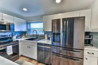Waterfront Sleeps 6 w/private boat dock and heated pool.
