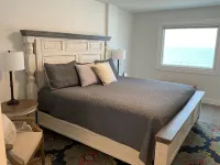 NEWLY RENOVATED-BEACH FRONT-TOP FLOOR-BRIGHT LIGHT-QUIET BUILDING