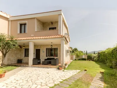Villa 300 meters from the marina Marina di Capitana