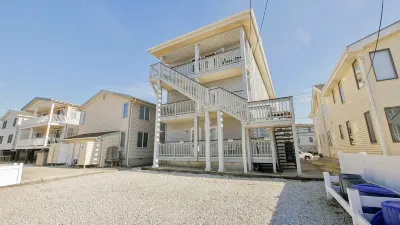 BeachBlockParadise=ParkSpot~Also See BeachBlockSeaEscape.          VRBO#3830716 Hotel a 