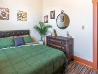The Nature House is a perfect mix of charm and location! Hotels in Madison