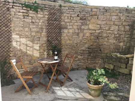 Charming, recently renovated, cosy cottage for two in Wetherby