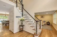 Picturesque 5 Bedroom Hamptons Villa with pool 3 min from beach
