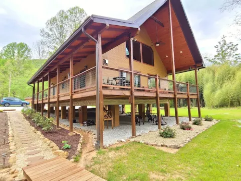 Amazing RIVERFRONT Cabin.