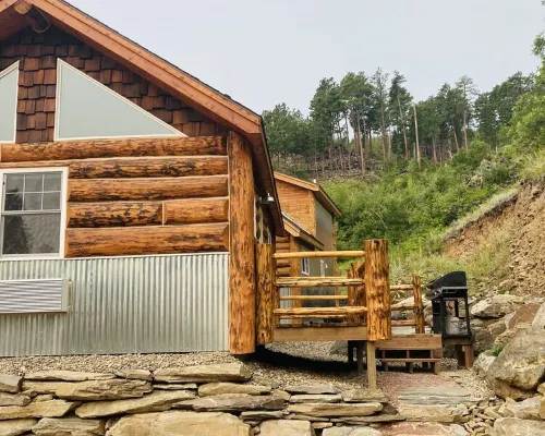 8 miles to Mount Rushmore - Sleeps 2 - King Bed Hotels in Mount Rushmore UT