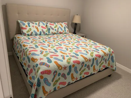 Direct Lakeside View, 5 bed, 2.5 bath Condo at Bridges Bay