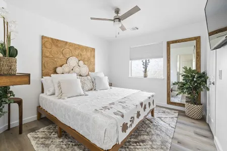 Near CTOA: Spacious Stylish and Comfort Retreat Отели рядом с Аэропорт Бергстром