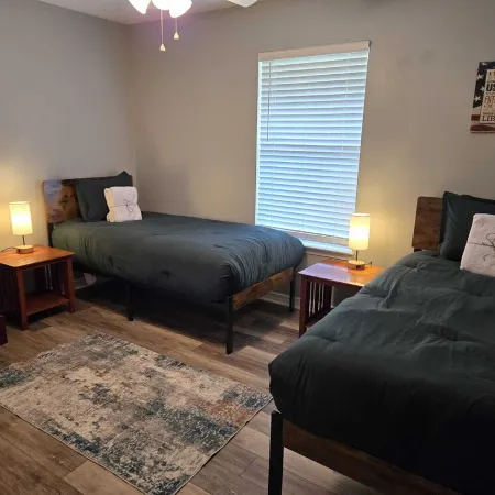Charming 3-bedroom house with WiFi and AC a short drive from the beach!