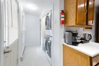 Pleasantly comfortable suburban home for up to 8 Hotels in Braintree