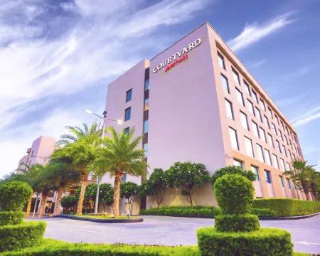 Courtyard by Marriott Agra Hoteles en Agra