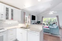 Top Floor at Sunset Point on Lake Martin!