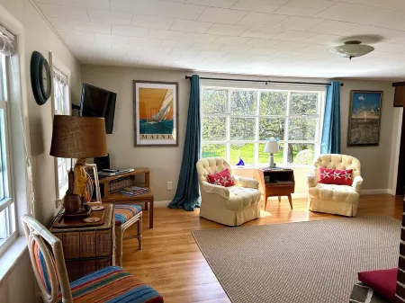 A Quiet Cottage close to beaches, Kennebunkport and Kennebunk. Polly’s Place.