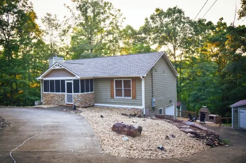 Deer Haven-Secluded Mountain House w/Outdoor Fireplace, Hot Tub, and Arcade Hotels in Ellijay