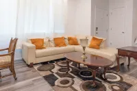 A cozy home near miles of trails, playgrounds, and 22 Acre Central Park.