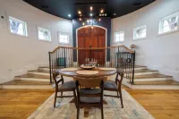 Charming country cottage in wonderful Franklin, TN with AC, WiFi.