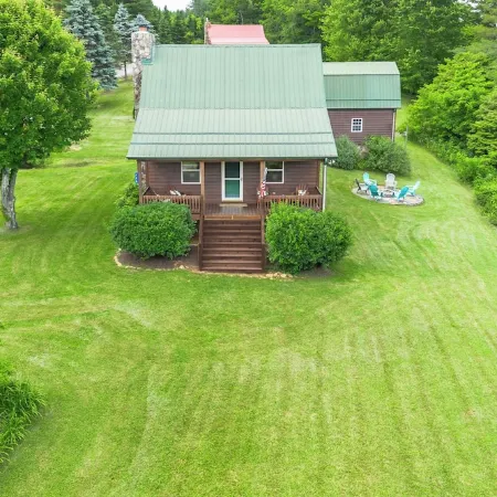 Pet Friendly NC Cabin with Beautiful Views and Hot Tub near West Jefferson.