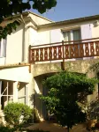 GRAND STUDIO CLIMATISE, INDEPENDANT DANS VILLA AVEC JARDIN, Tranquility assured