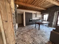 Old apartment in historic village, renovated. Close to beautiful routes Hotels in Pontetto-roldo