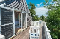 Beautiful 4 BR, 2 BA home a block fr Harbor, World Class dining