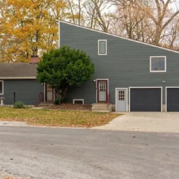 The Rest on the River - projector - fire pit - sunroom - contractors welcome