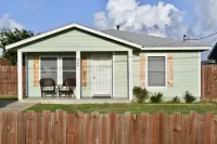 Week Discount! Close to Rockport Beach, Downtown, and the Pier! Hotel dekat Rockport Beach Park