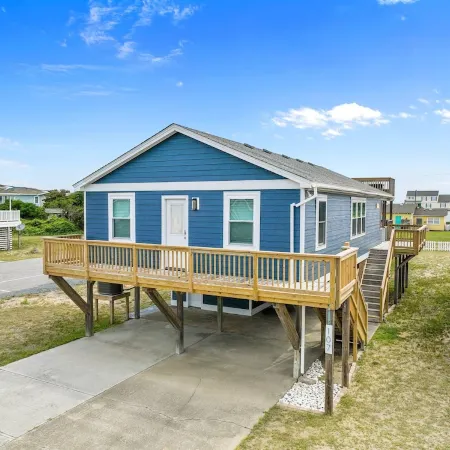 Wright Salty/One Block to Beach/Dog Friendly/Ocean Views/Covered Outdoor Space
