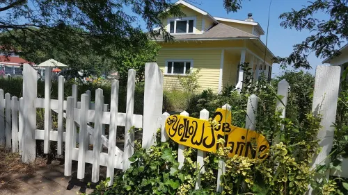 The Yellow Submarine in the heart of Beachwalk