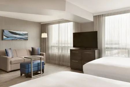 Embassy Suites by Hilton Montreal Airport Отели рядом с достопримечательностью «Fairview Pointe Claire»