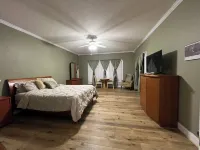 Wonderful House on Weiss Lake! Two piers and nearby boat launch. Sleeps 16