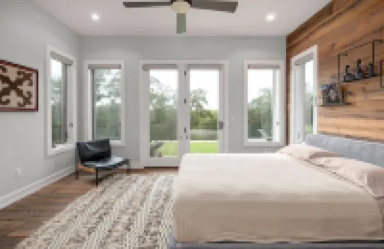 High-end Home on 33 Acres to Roam, Short Drive to Downtown.