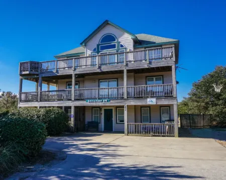 A Beach Vacation Gem.  Just 4 Summer Weeks Left. Hotels in Corolla