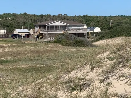 Book NOW! Dog friendly, partial Ocean View, 4x4 Area, Cozy Beach cottage .